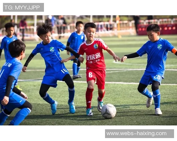 加克波的崛起之路:从青涩小将到足球场上的闪耀明星 加克波的崛起之路:从青涩小将到足球场上的闪耀明星